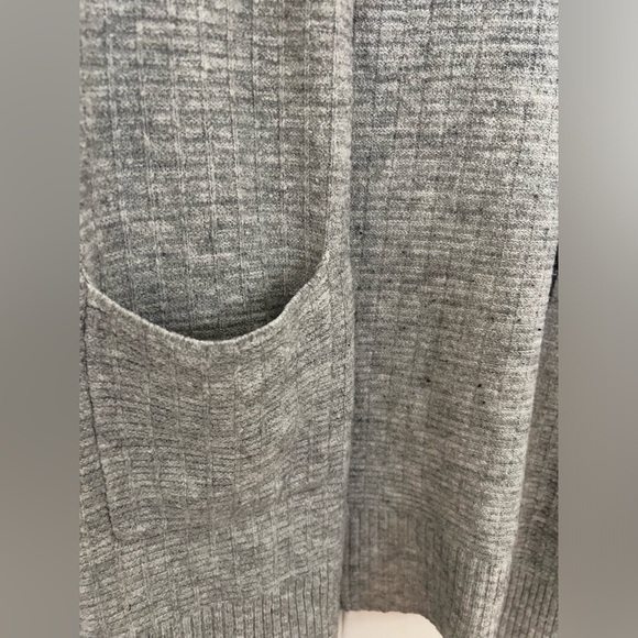 Universal thread sweater - Picture 3 of 4